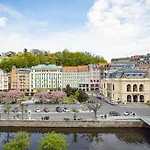 Melissa Karlsbad
